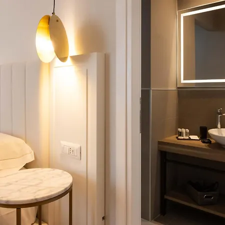 Glam & Terrace Hotel *