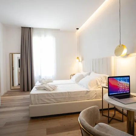 Glam & Terrace Hotel