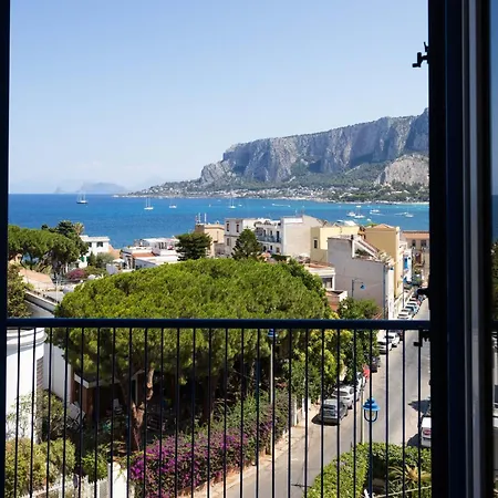 Glam & Terrace Mondello