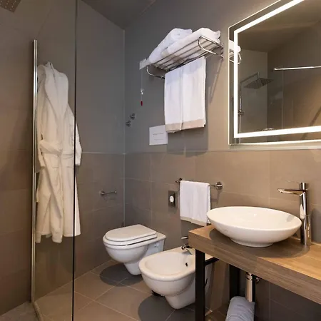 Glam & Terrace Hotel