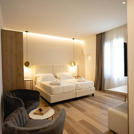 Glam & Terrace Hotel