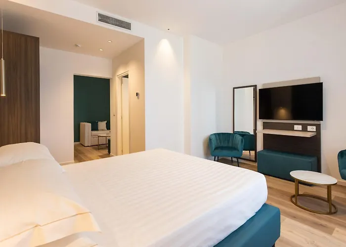 Glam & Terrace 4*