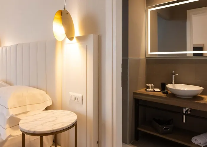 Glam & Terrace Hotel 4*