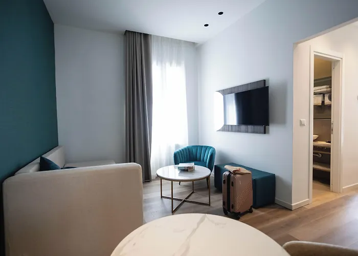Glam & Terrace Hotel